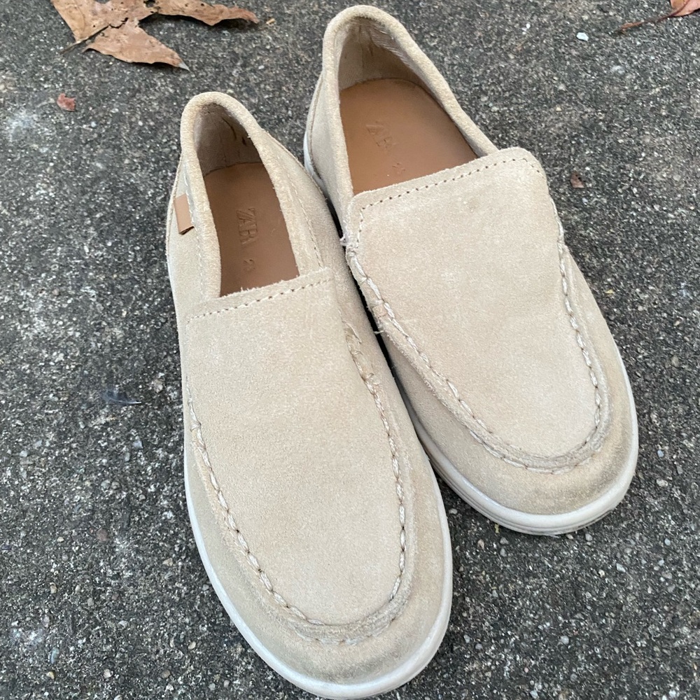 Zara Beige boy’s Suede Loafers
